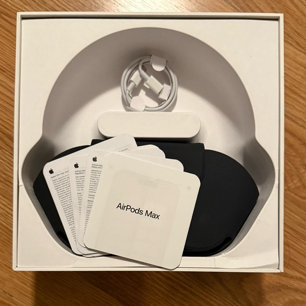 Apple AirPods Max - Sleek Black